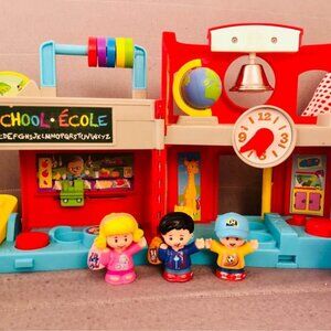 Fisher-Price Little People Bilingual School 2018 Red House Playset + 3 Figures